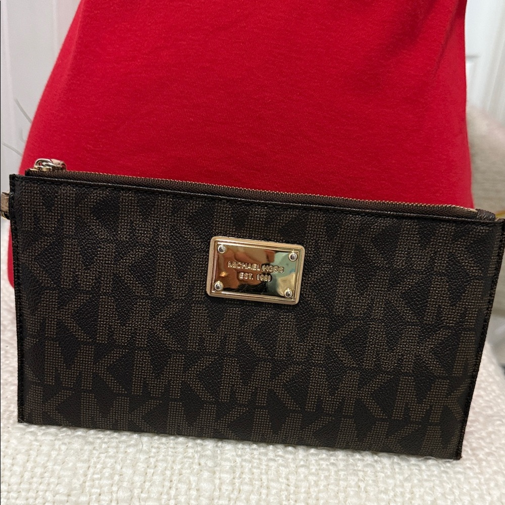 Michael Kors  Brown Wristlet